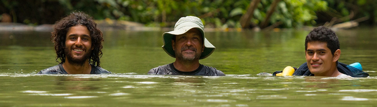 Trabajo de campo en la cuenca del río Atrato, Antioquia, Colombia.